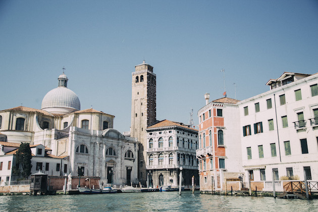 Venice Engagement Shoot | Honeymoon in Venice | Stefano Santucci | Bridal Musings Wedding Blog 1