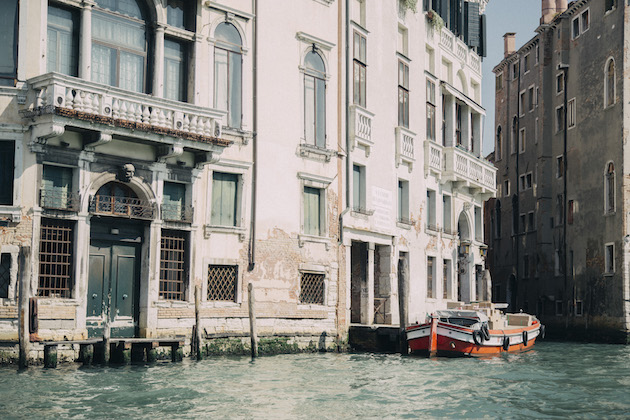 Venice Engagement Shoot | Honeymoon in Venice | Stefano Santucci | Bridal Musings Wedding Blog 2