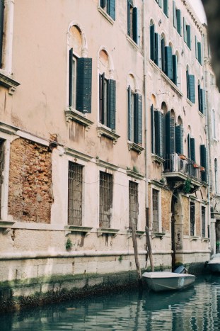 Venice Engagement Shoot | Honeymoon in Venice | Stefano Santucci | Bridal Musings Wedding Blog 5