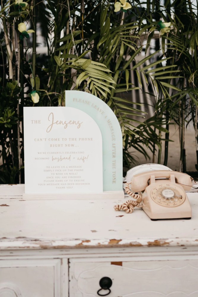 10 Creative Alternatives To The Traditional Wedding Guest Book