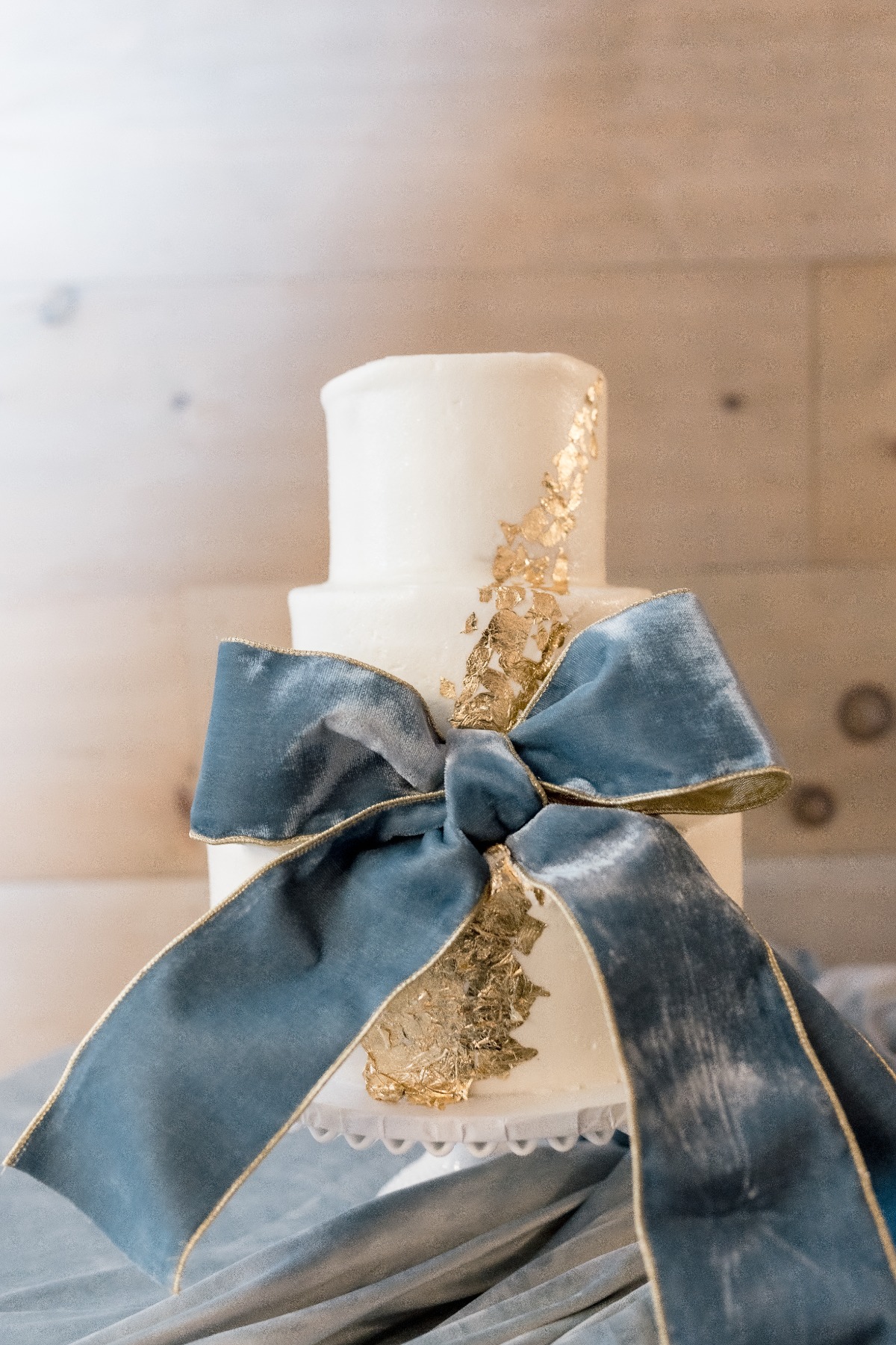 blue and gold wedding cake