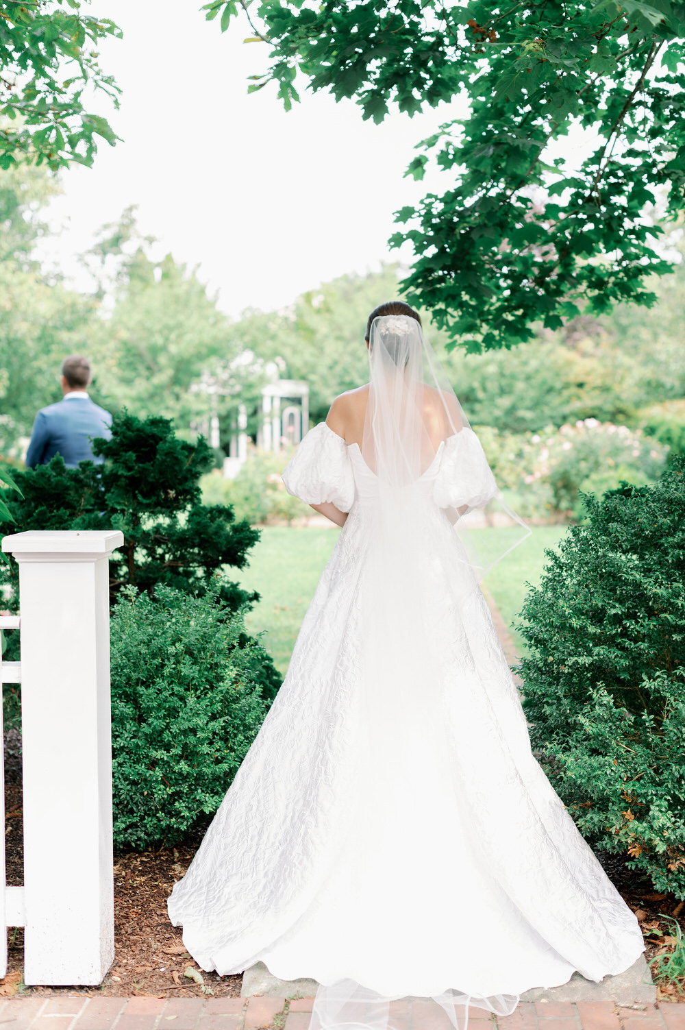 A Whimsical Martha’s Vineyard Wedding with Bubbles and Bliss