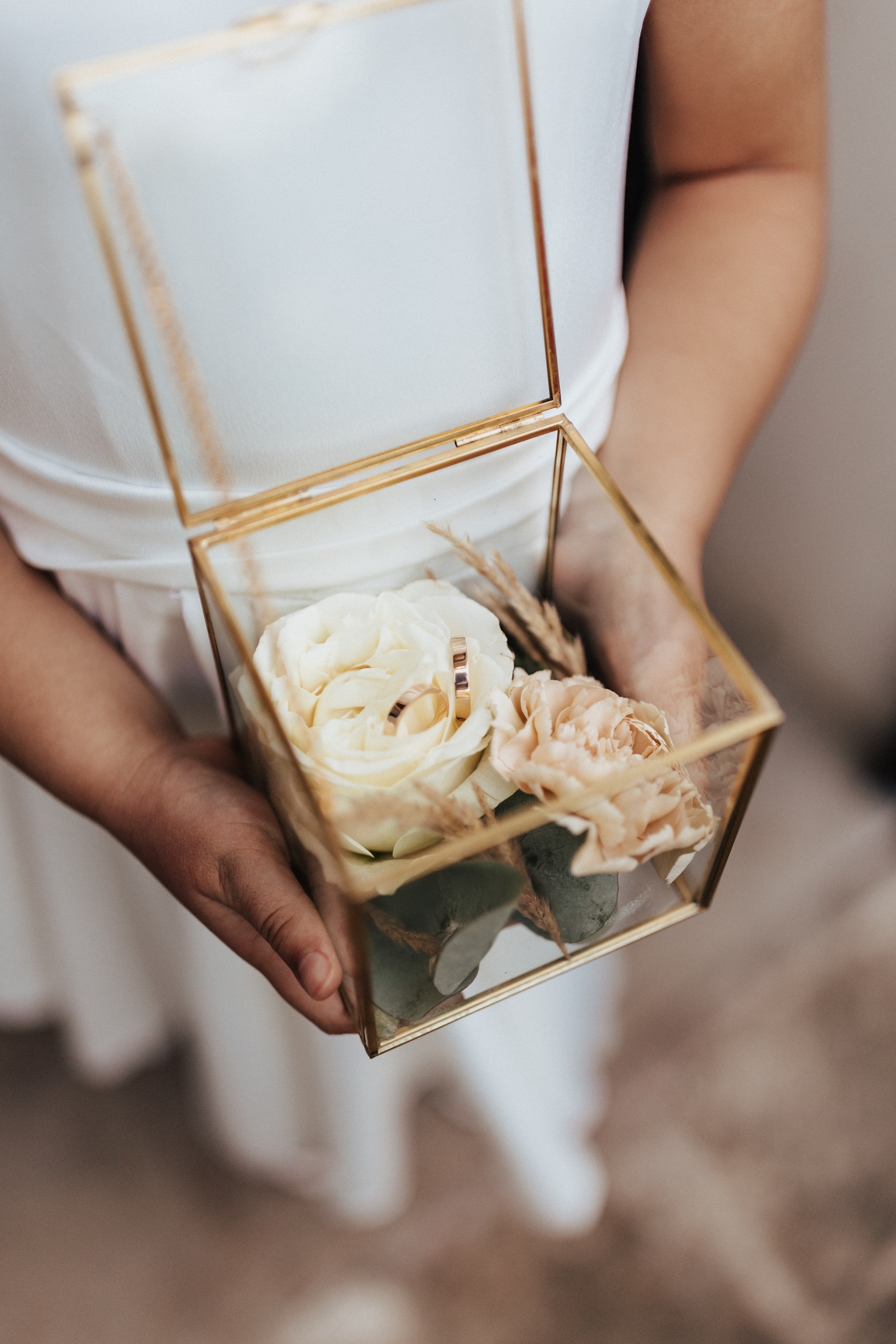 unique ring boxes for the ceremony