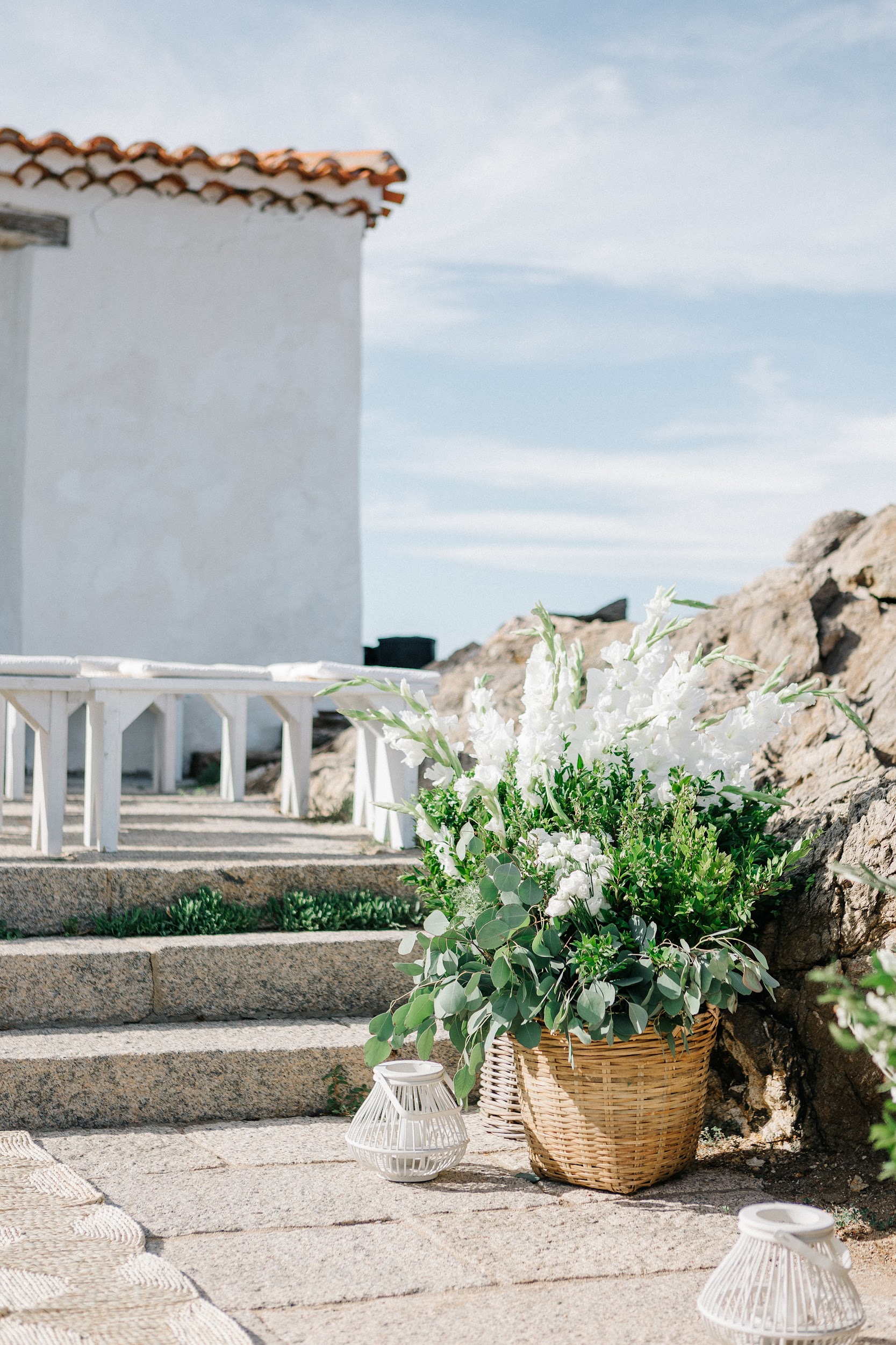 wicker basket wedding arrangements