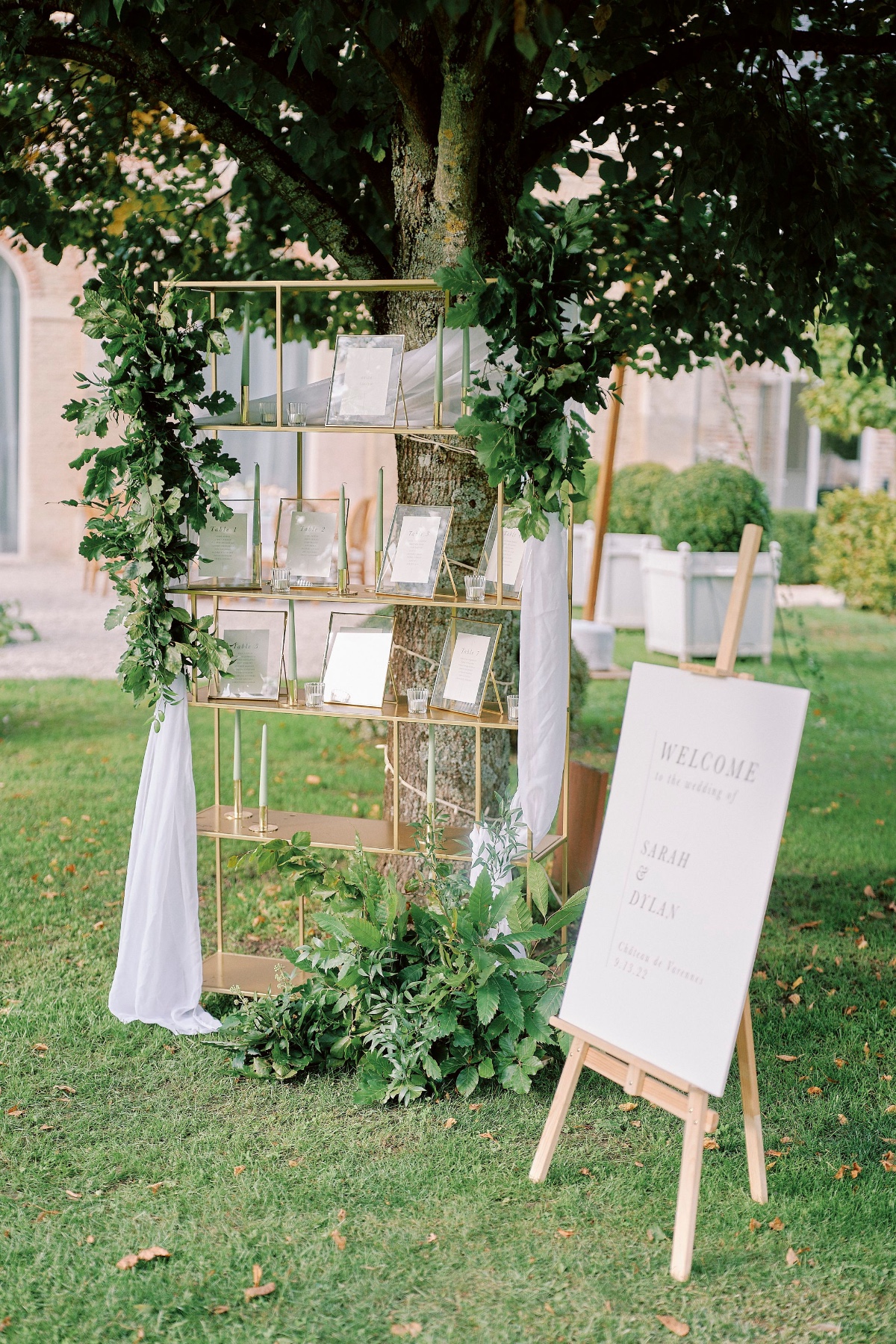 gold shelf for wedding table numbers