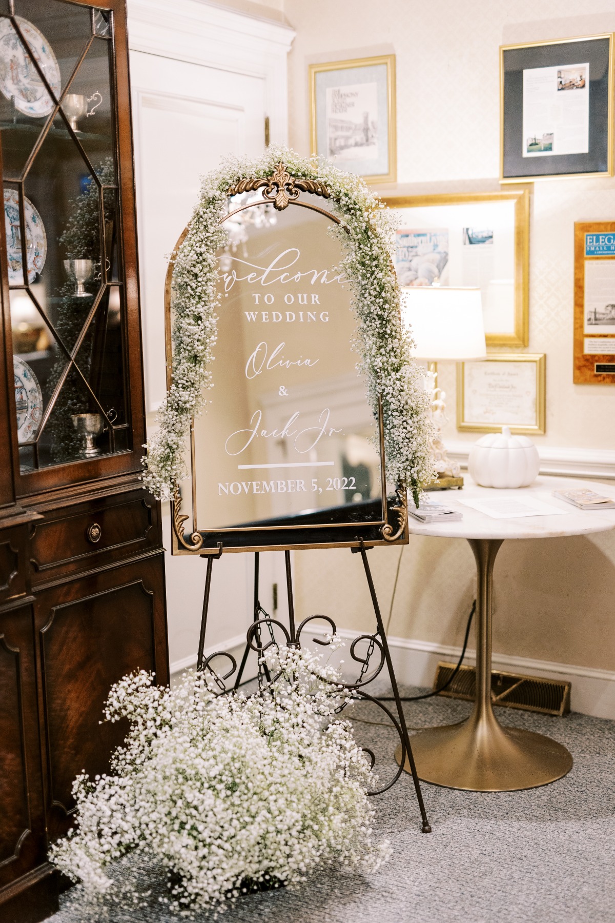 welcome wedding sign