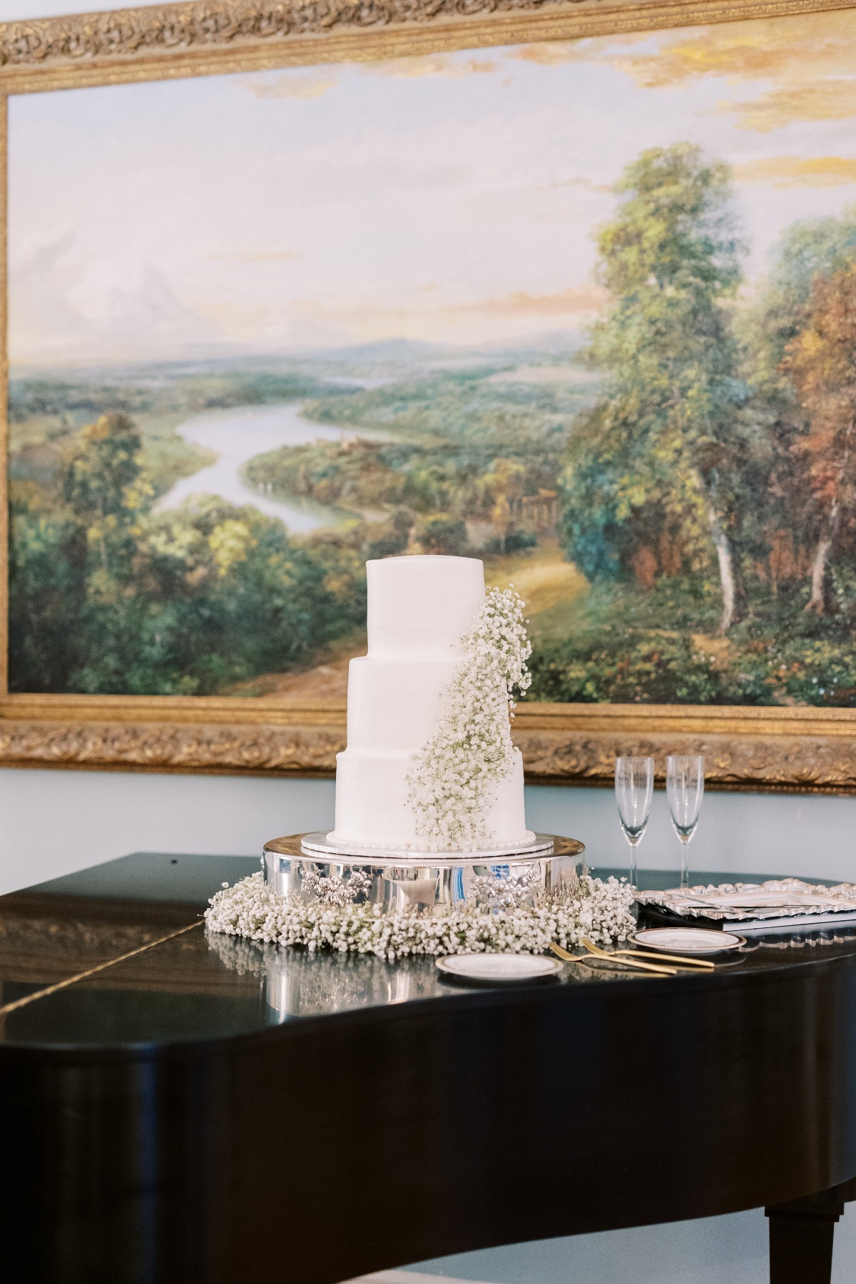 baby's breath wedding cake