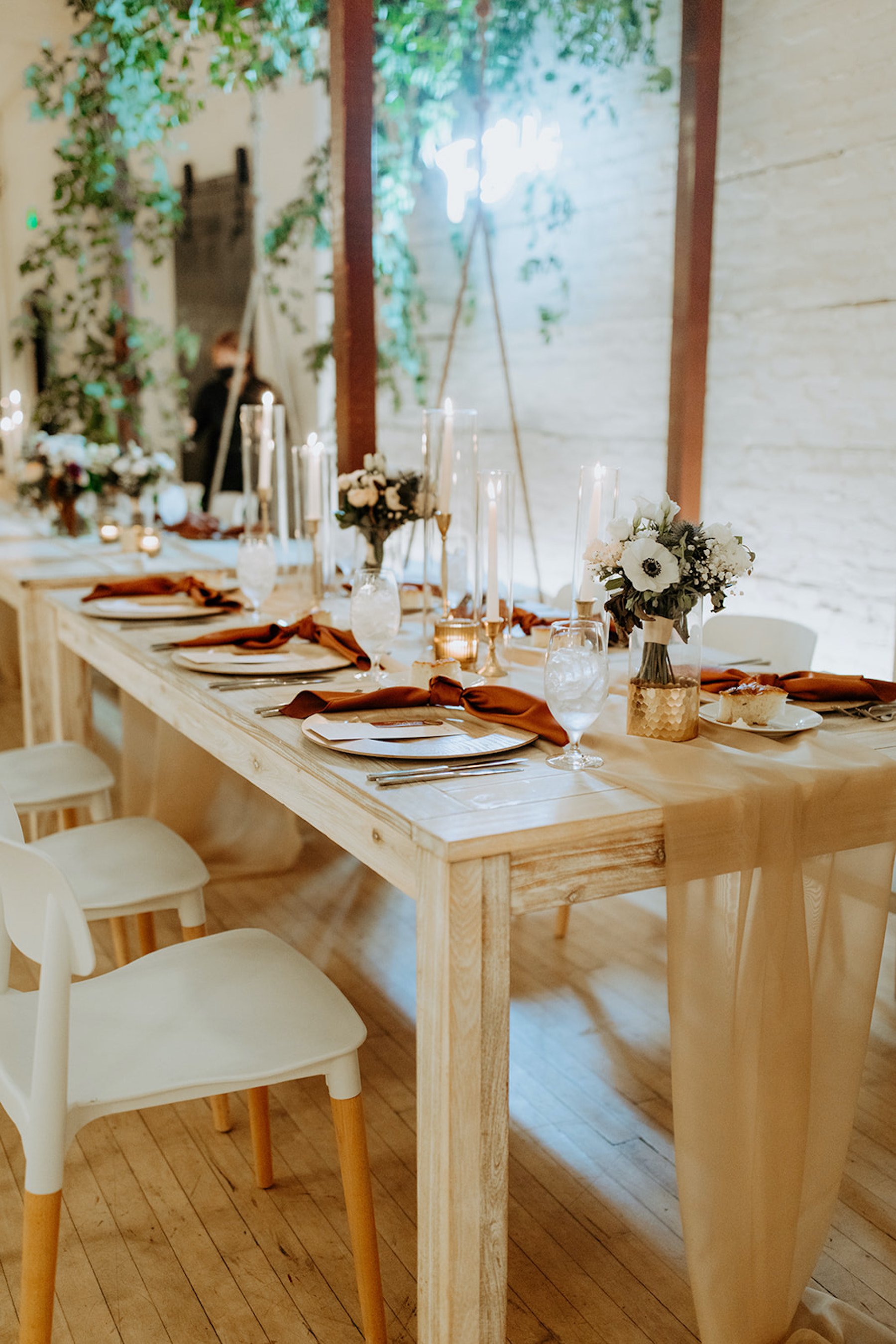 white anemones for centerpieces