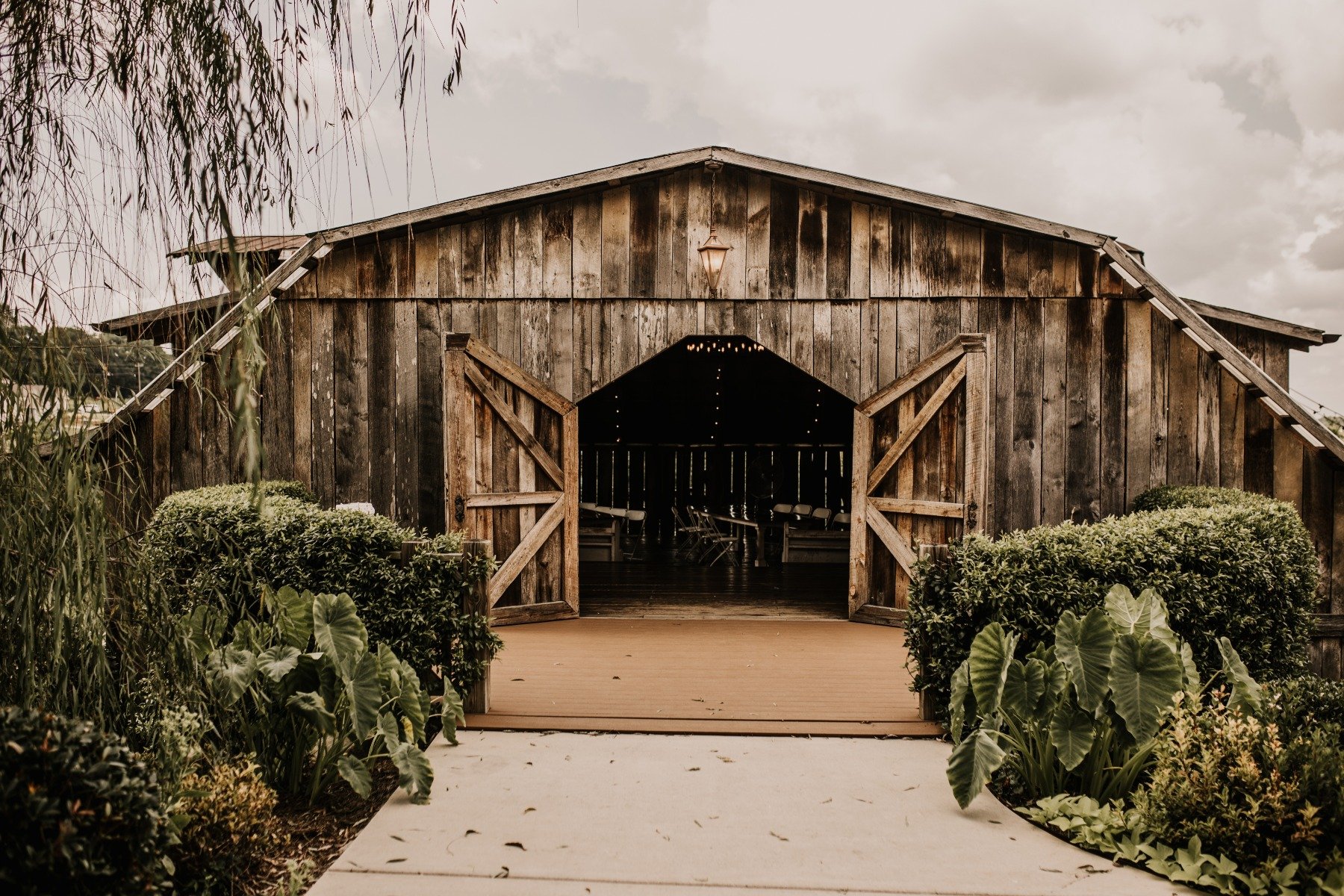 Tennessee barn wedding venue