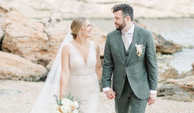 A Greek wedding with a dinner under the (twinkle light) stars