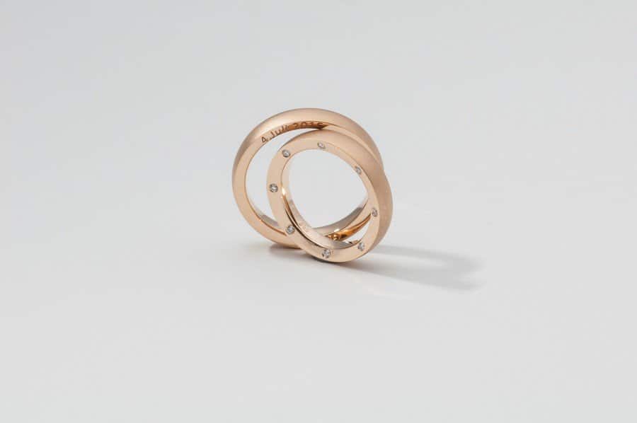 Wedding rings in matte Gold with side diamonds by Anja Schubert goldsmith (Frida jewellery Munich)