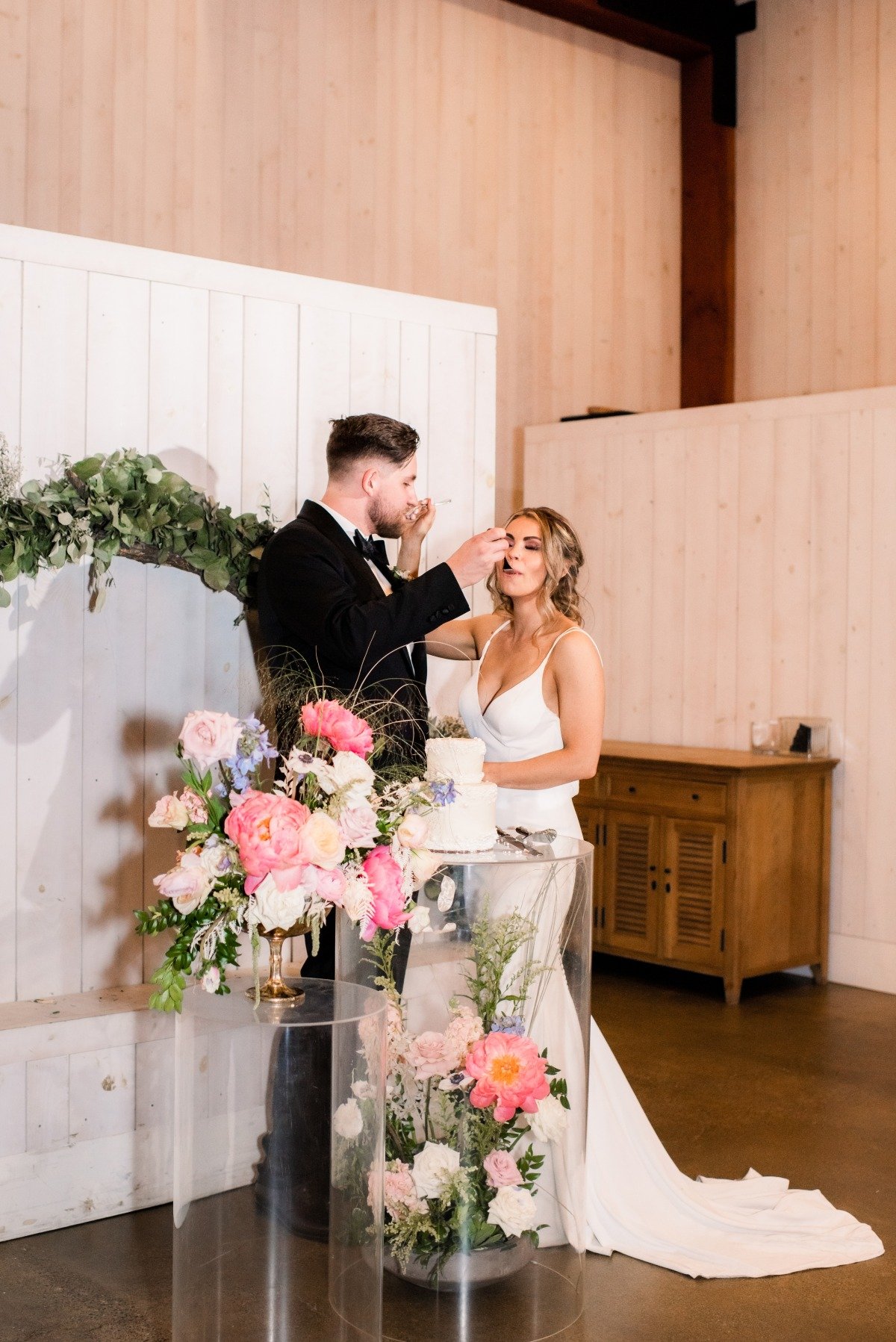 Bride and groom cutting cake at Park Winters