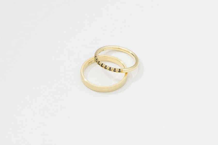 Set wedding bands wedding rings with dark diamonds from Gold by Anja Schubert goldsmith (Frida jewellery Munich)