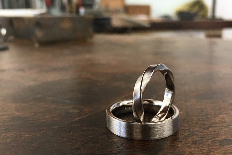 Modern wedding rings with an unusual Design of the goldsmiths Form and value in Nuremberg, Germany