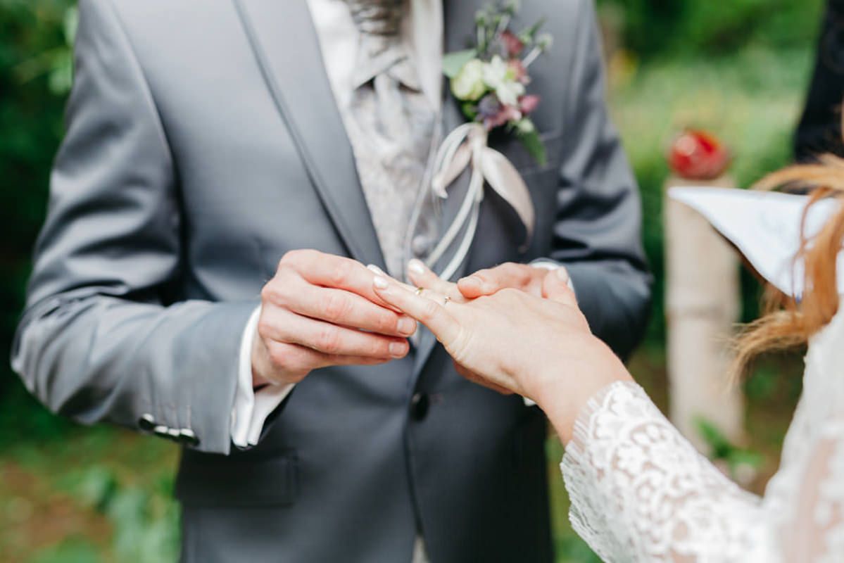 After the marriage vows, you can plug in and wedding rings 