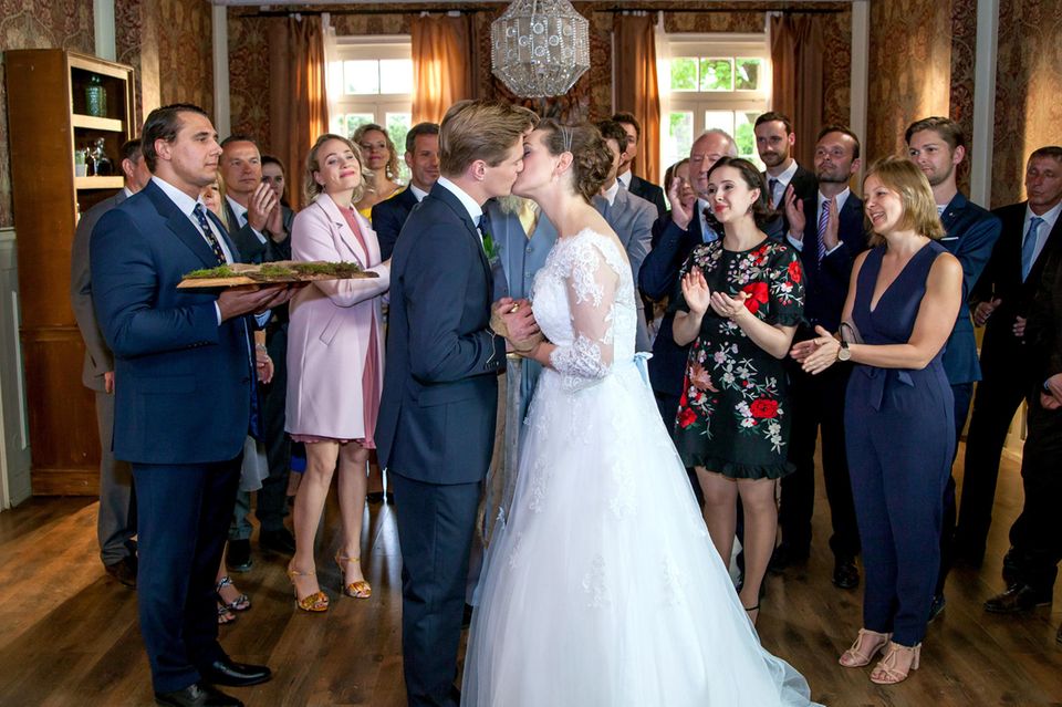 Storm of love: Ragnar (Jeroen Engelsman) and Tina (Christin Balogh) celebrate their wedding