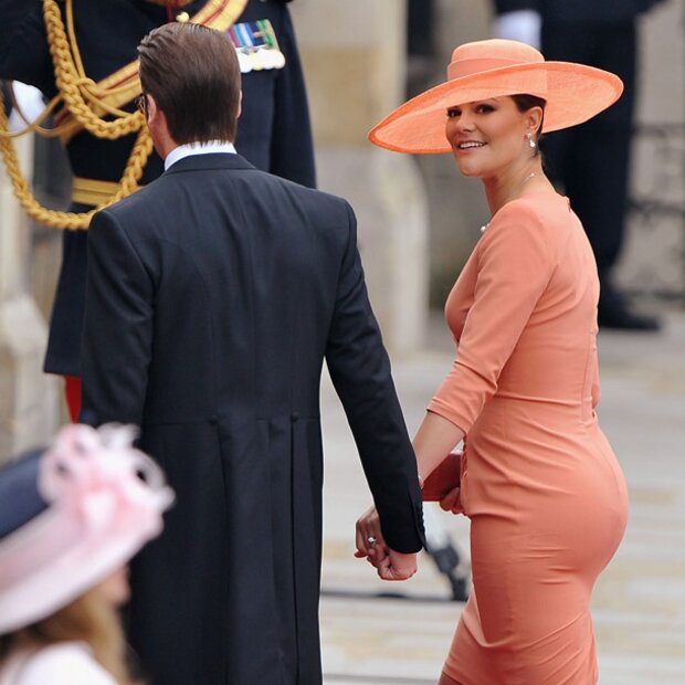 Celebrities and nobles in front of the Church