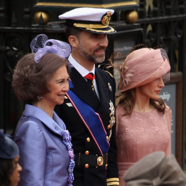 Celebrities and nobles in front of the Church