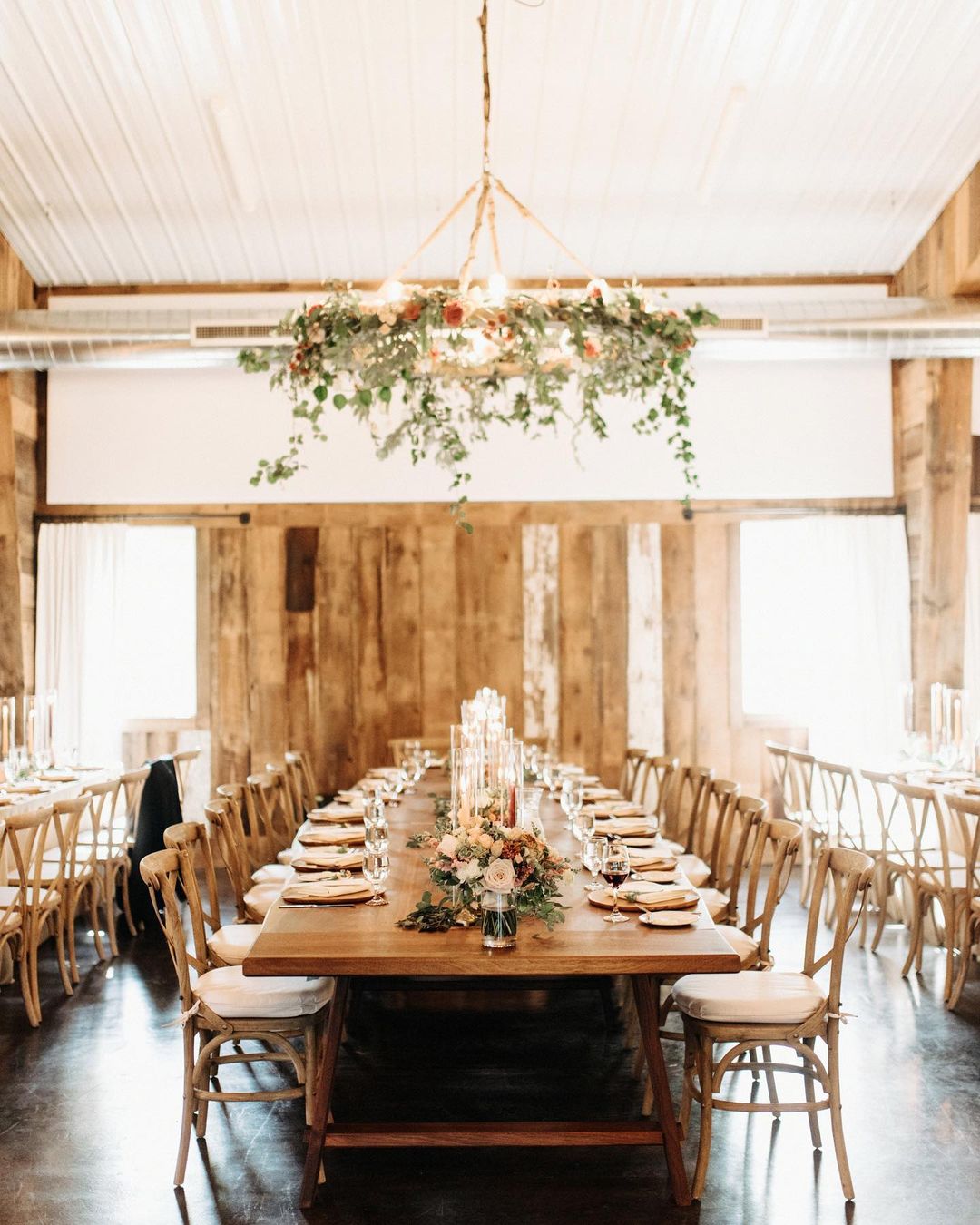 rustic barn wedding venue in the midwest