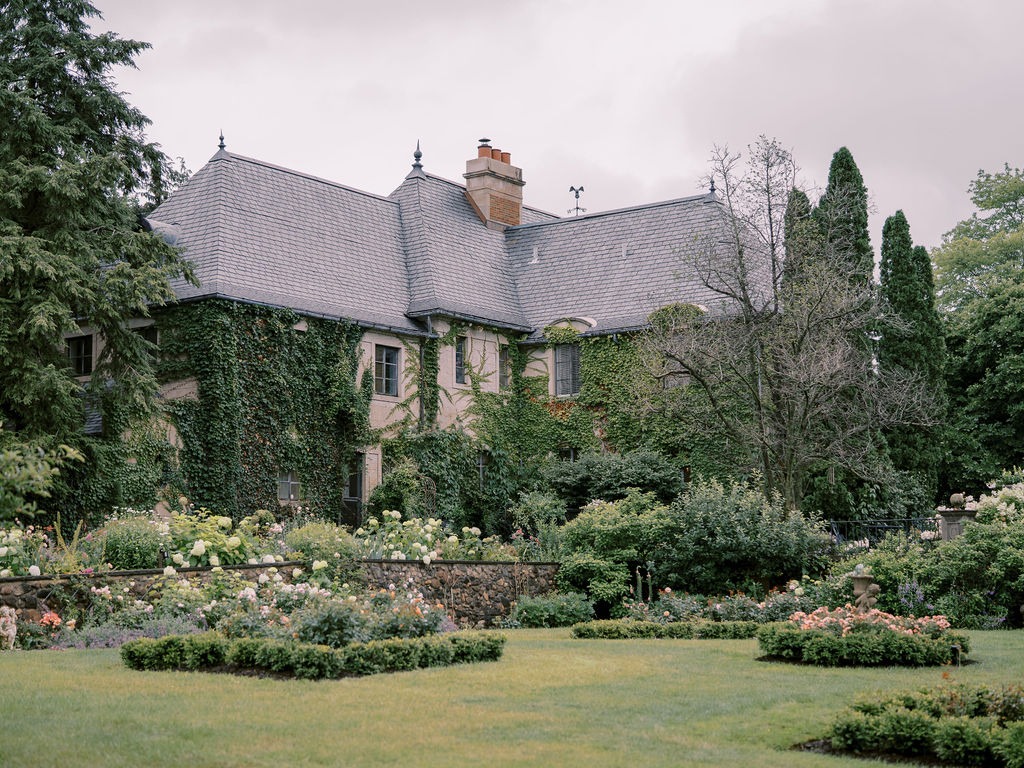 gorgeous estate in the midwest with a beautiful garden