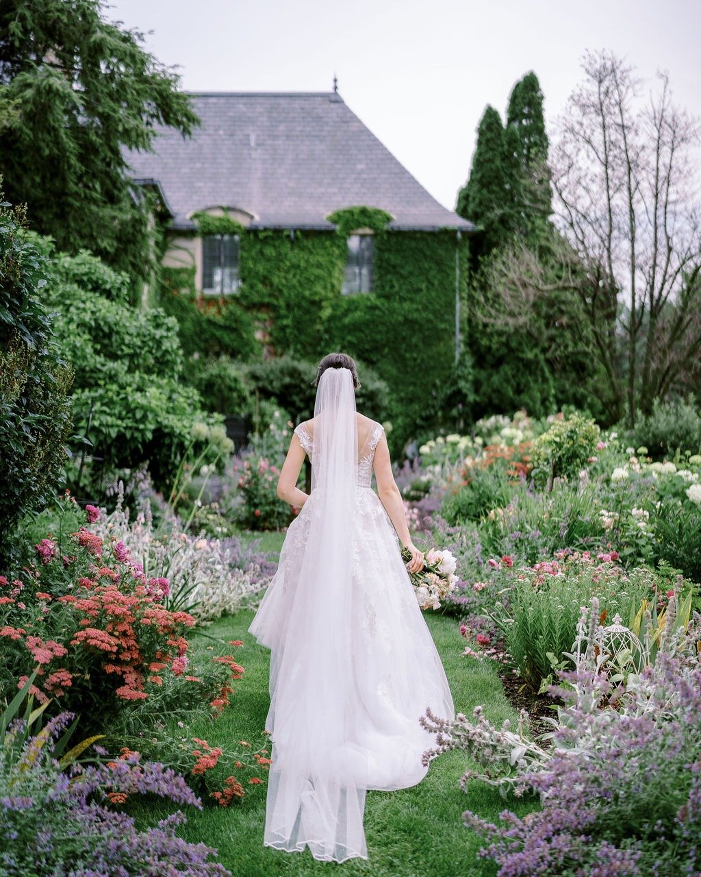 From estates to barns we’ve found the dreamiest venues in the midwest