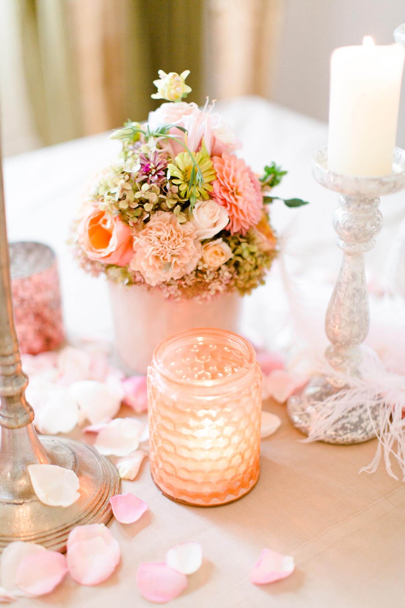 Table decoration wedding with flower