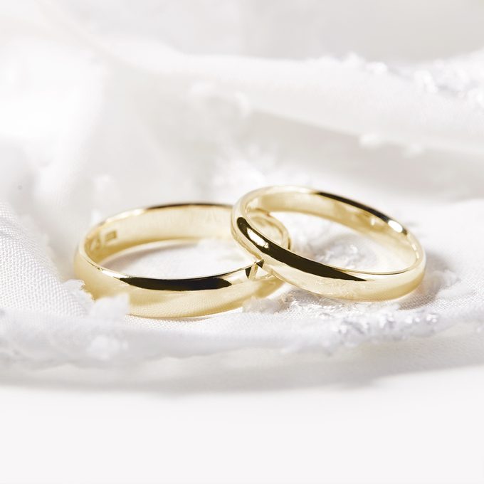 Classic wedding rings in yellow gold in a smooth Design KLENOTA