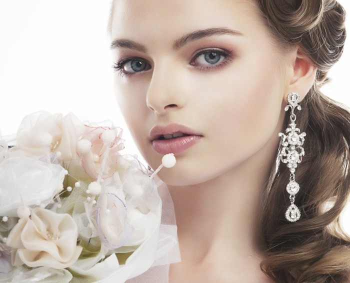 beautiful-woman-bride-flowers-flowers-pearls-diamond-earrings-natural-look