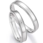 Narrow wedding rings in white gold with mill handle-either with brilliant