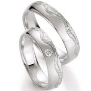 Wedding rings made of white gold with stepped structure either with brilliant