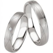 Wedding rings made of silver with extraordinary grooves