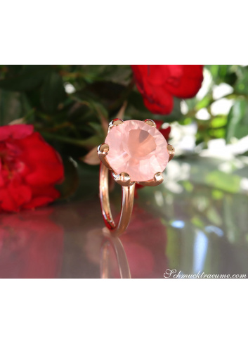 Rose quartz Ring in rose gold 750