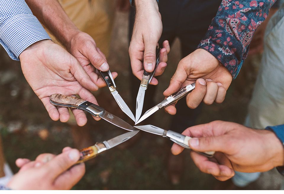 Small gifts for the Groomsmen belong to the Tradition