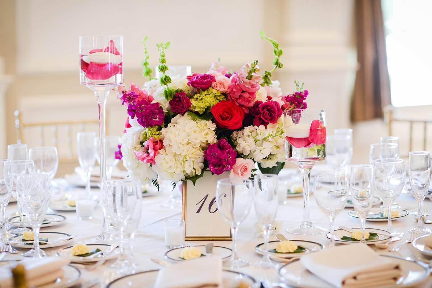 Table decoration with flowers