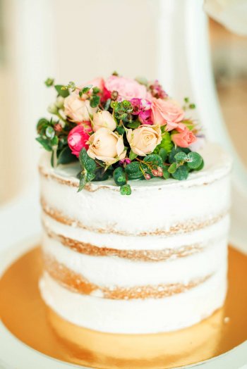 Naked Cake with flowers