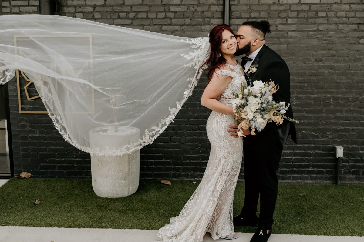 lace applique trimmed veil