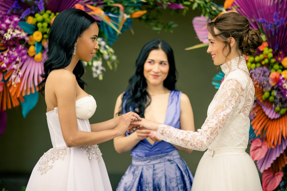 long sleeve lace wedding dress