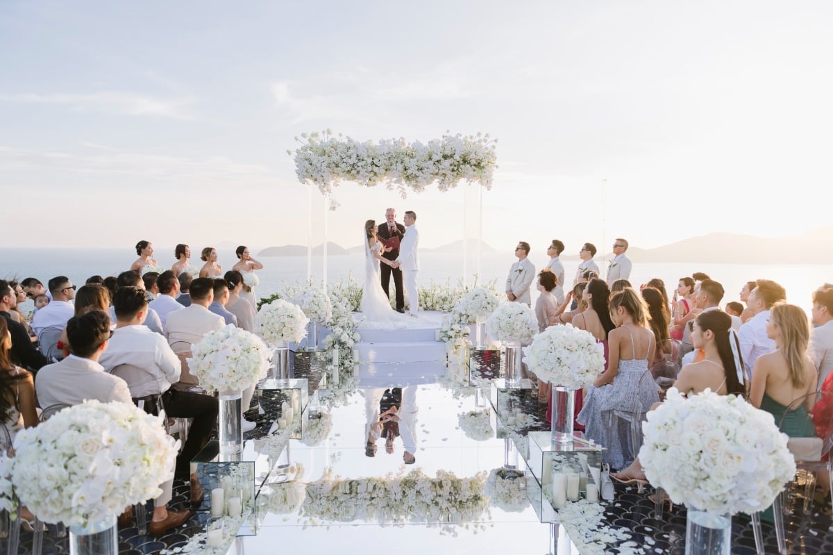 Acrylic and floral Thai island ceremony