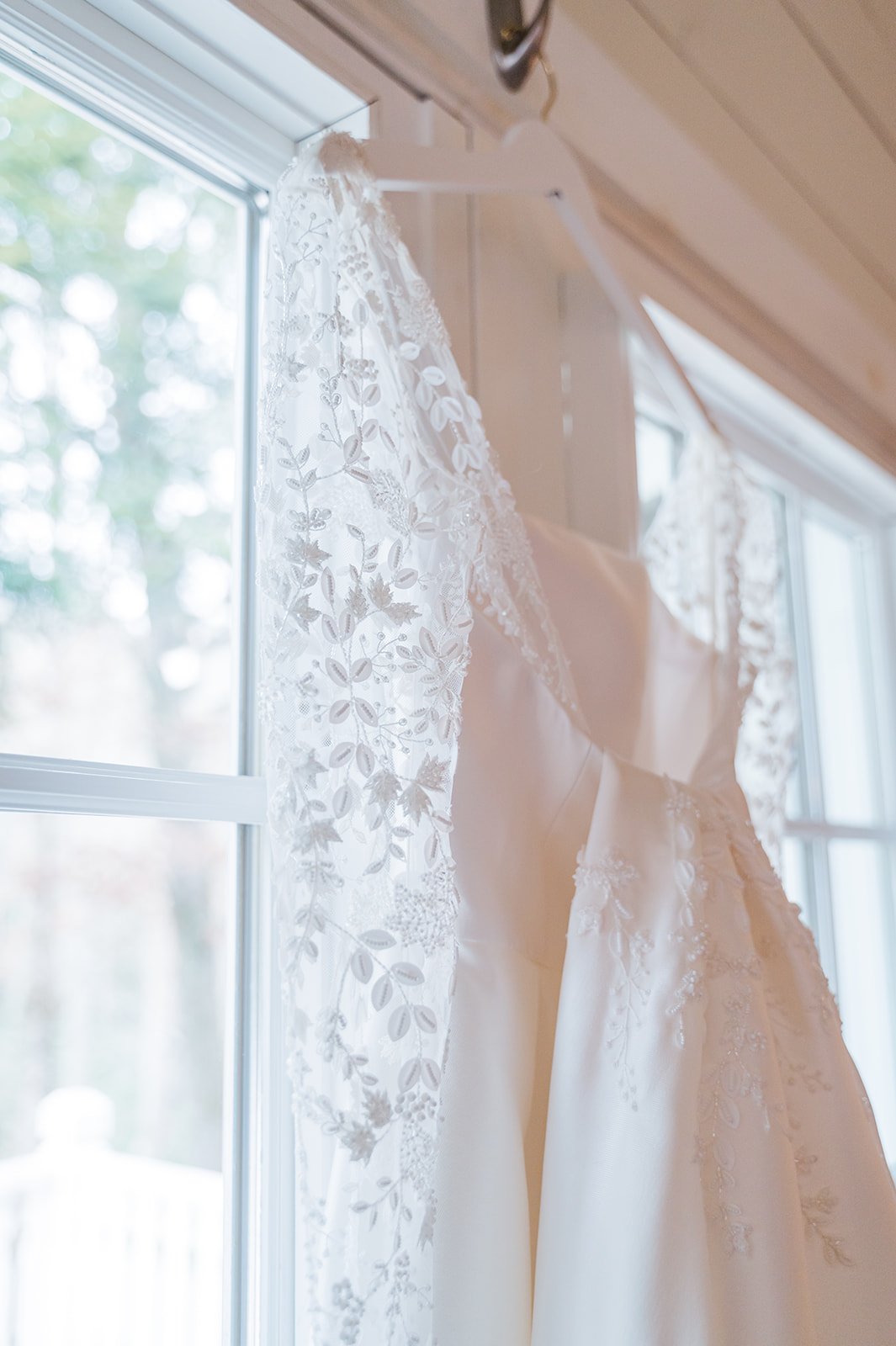 This romantic Southern wedding will dazzle you with its charm!