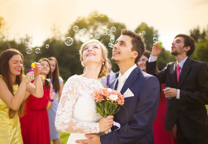 Soap bubbles for the wedding