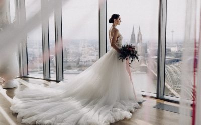 Bridal style Inspiration above the clouds in the KölnSky