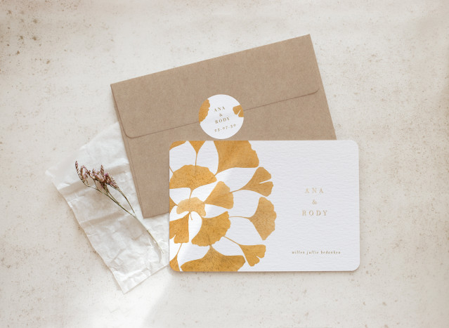 Horizontal wedding card in White with a yellow circle