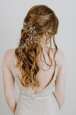 Loose-fitting, semi-open Bridal hairstyle with elaborate accessory