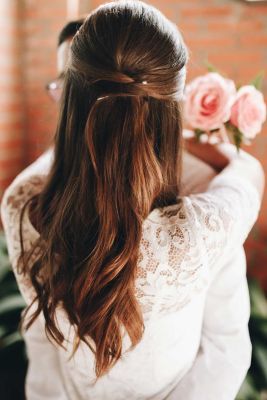 Wedding hair pinned half up