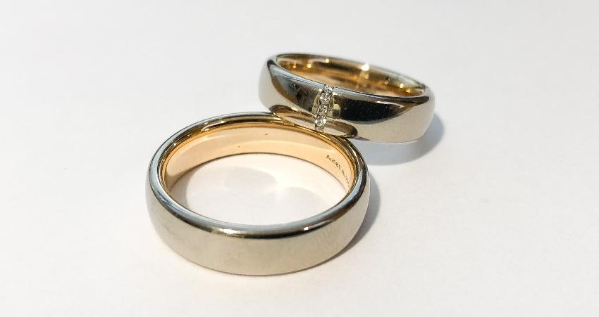 Classic wedding rings in Gold