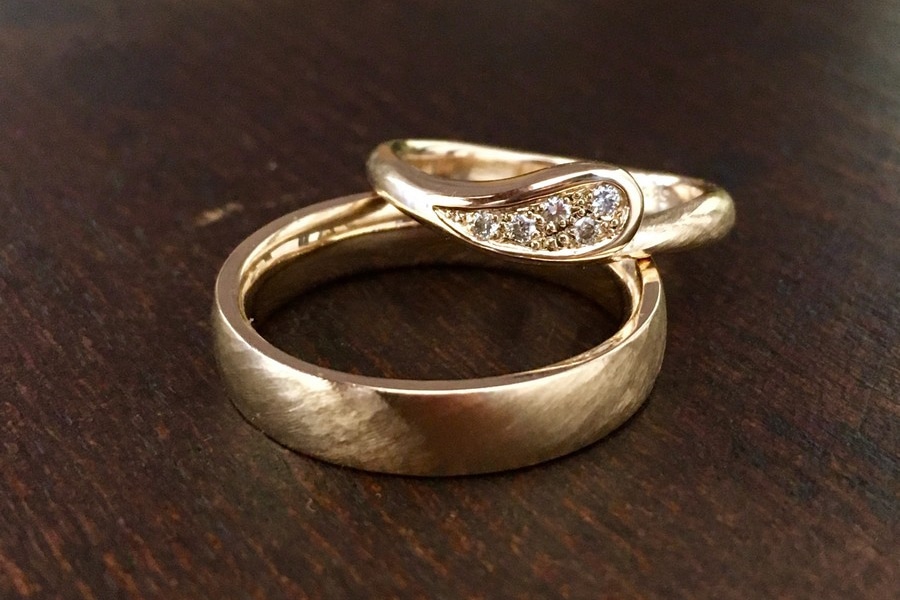 Wedding rings in the Retro-Vintage-Design of the goldsmiths Form and value in Nuremberg, Germany