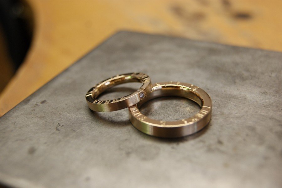 Wedding rings with side-engraved Text of the goldsmiths Form and value in Nuremberg, Germany