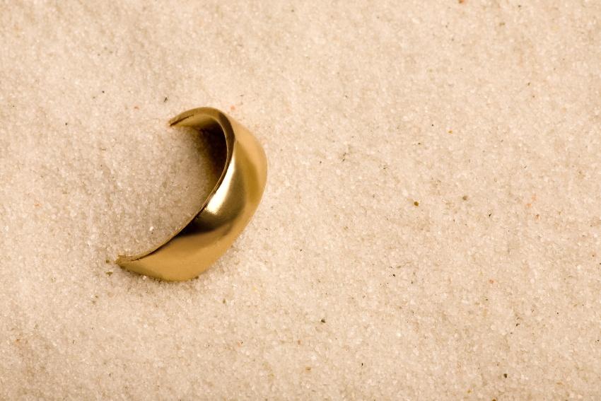 Wedding ring lost in the Sand