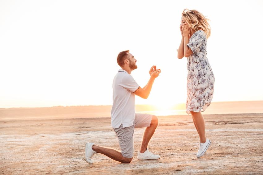 Marriage proposal at the beach - fashionable rings