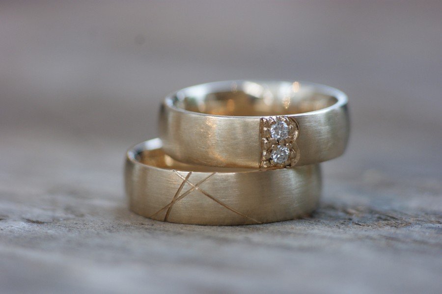 Wide wedding rings with an unusual Design with stones and gold, forge, Form and value in Nuremberg, Germany